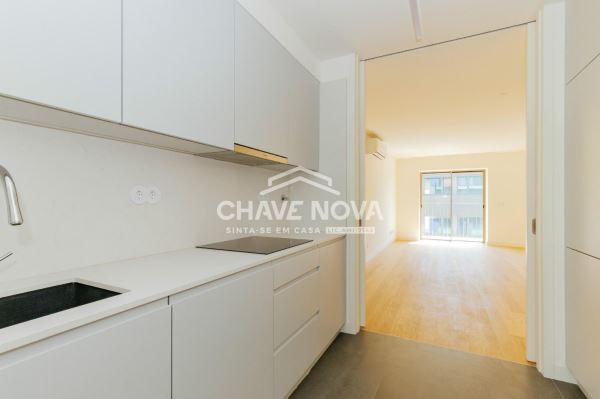 Apartamento T2 na Rua Conde Redondo em Lisboa
