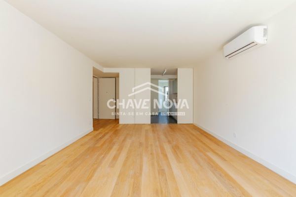 Apartamento T2 na Rua Conde Redondo em Lisboa