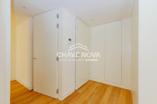 Apartamento T2 na Rua Conde Redondo em Lisboa