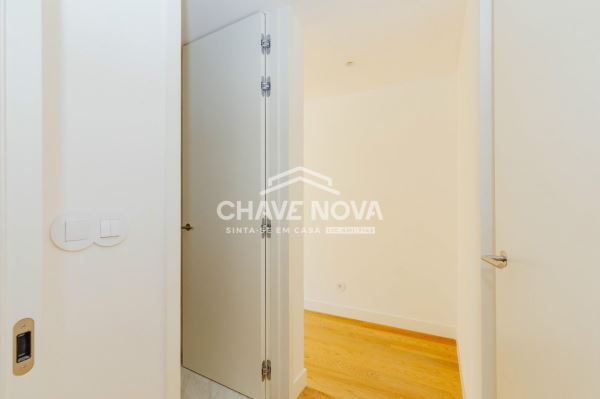 Apartamento T2 na Rua Conde Redondo em Lisboa