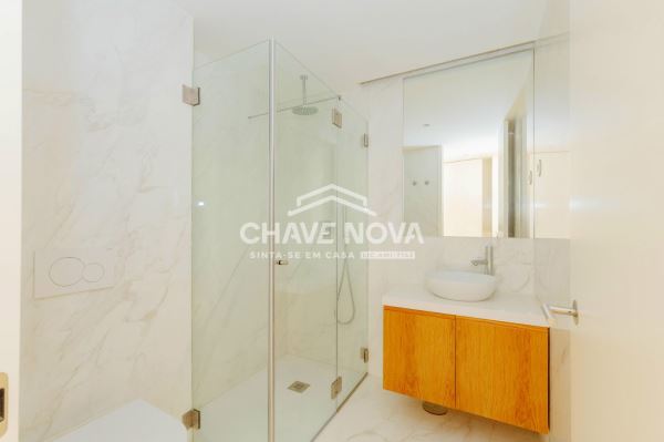 Apartamento T2 na Rua Conde Redondo em Lisboa