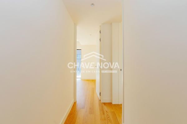 Apartamento T2 na Rua Conde Redondo em Lisboa