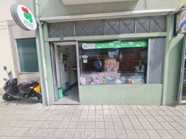 Tresspasse de papelaria com Jogos Santa Casa - Junto ao metro de Salgueiros - Porto