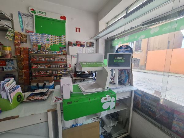 Tresspasse de papelaria com Jogos Santa Casa - Junto ao metro de Salgueiros - Porto