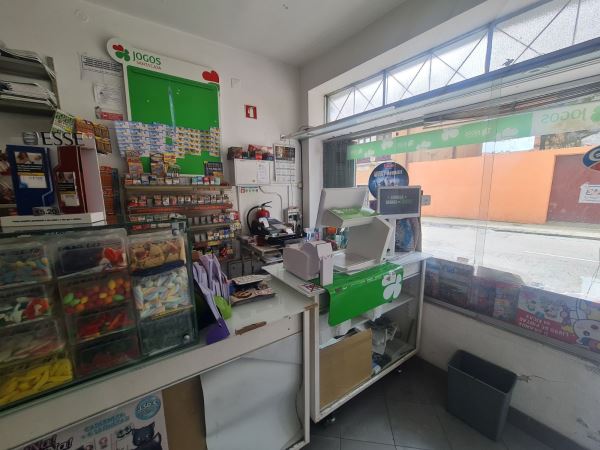 Tresspasse de papelaria com Jogos Santa Casa - Junto ao metro de Salgueiros - Porto