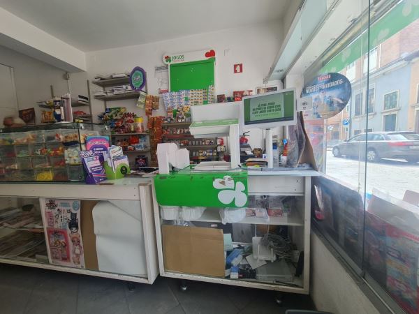 Tresspasse de papelaria com Jogos Santa Casa - Junto ao metro de Salgueiros - Porto