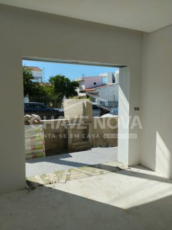 Excelente Moradia Térrea T3+1 com Acabamentos de Luxo em Fernão Ferro – Próximo do Mercado