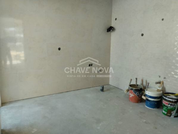 Excelente Moradia Térrea T3+1 com Acabamentos de Luxo em Fernão Ferro – Próximo do Mercado
