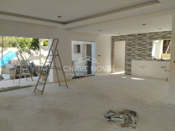 Excelente Moradia Térrea T3+1 com Acabamentos de Luxo em Fernão Ferro – Próximo do Mercado