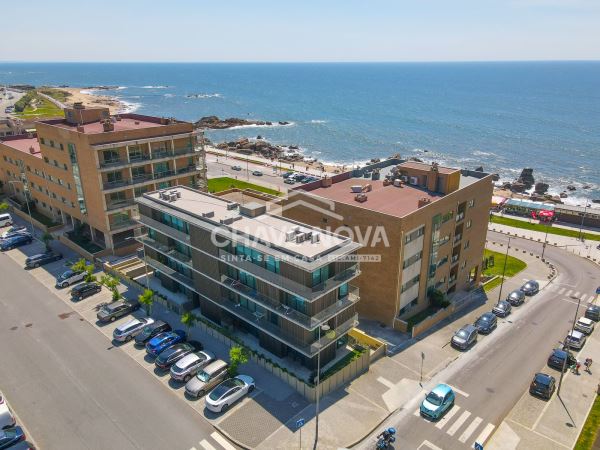 Apartamento T2 Como Novo c/ Vistas Mar em Canidelo (Praia de Lavadores)