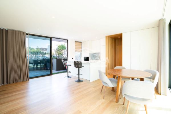 Apartamento T2 Como Novo c/ Vistas Mar em Canidelo (Praia de Lavadores)
