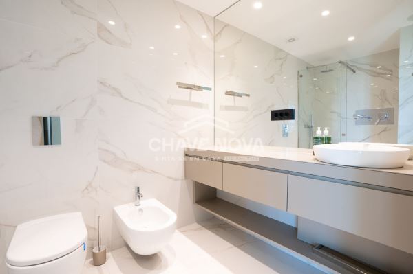 Apartamento T2 Como Novo c/ Vistas Mar em Canidelo (Praia de Lavadores)