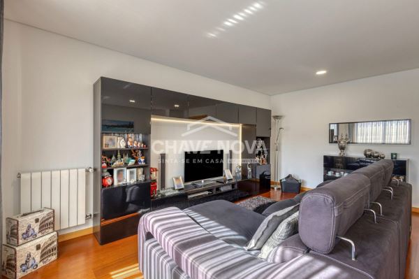 Apartamento T3 Dúplex c/ Lugar de Garagem Duplo Centro de Gaia (Avª da República)