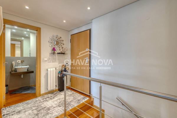 Apartamento T3 Dúplex c/ Lugar de Garagem Duplo Centro de Gaia (Avª da República)