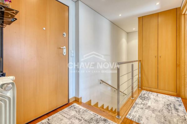 Apartamento T3 Dúplex c/ Lugar de Garagem Duplo Centro de Gaia (Avª da República)