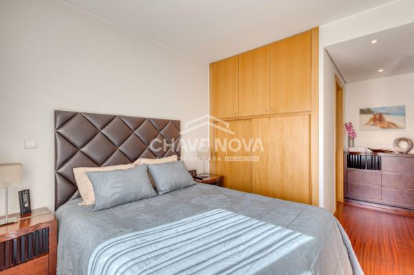 Apartamento T3 Dúplex c/ Lugar de Garagem Duplo Centro de Gaia (Avª da República)