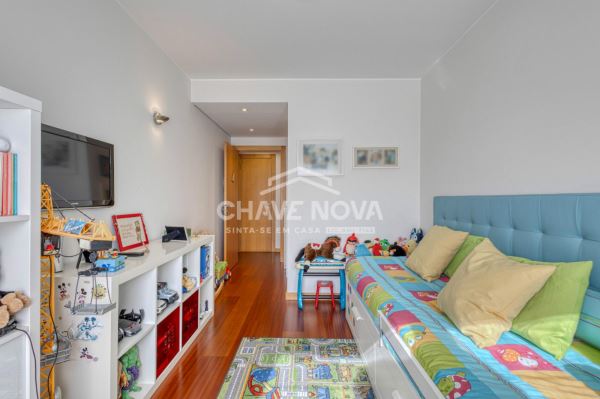 Apartamento T3 Dúplex c/ Lugar de Garagem Duplo Centro de Gaia (Avª da República)