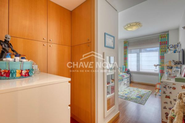 Apartamento T3 Dúplex c/ Lugar de Garagem Duplo Centro de Gaia (Avª da República)