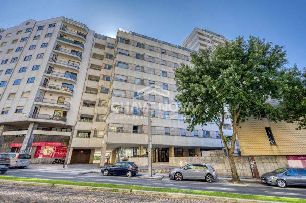 Apartamento T3 Dúplex c/ Lugar de Garagem Duplo Centro de Gaia (Avª da República)