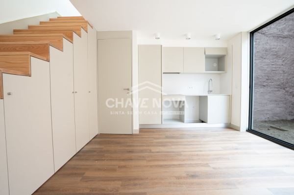 Vila T1 com jardim Em Bonjardim 