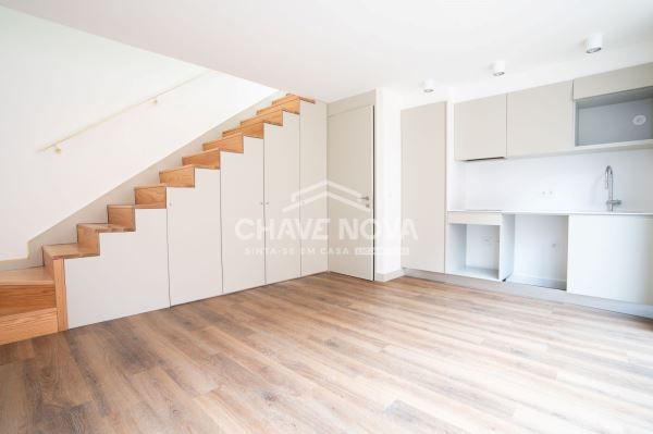 Vila T1 com jardim Em Bonjardim 