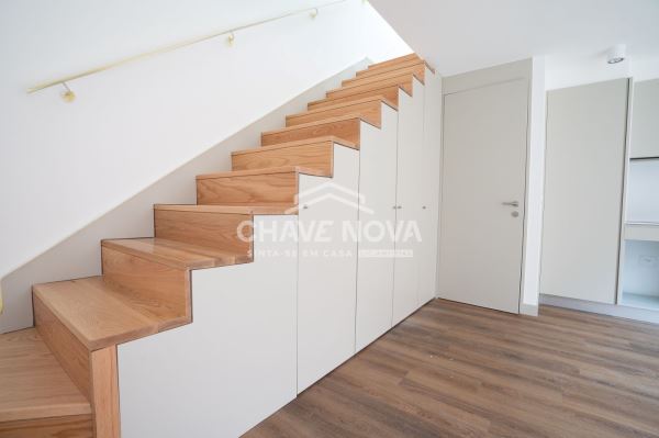 Vila T1 com jardim Em Bonjardim 