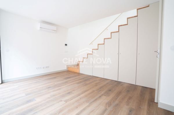Vila T1 com jardim Em Bonjardim 