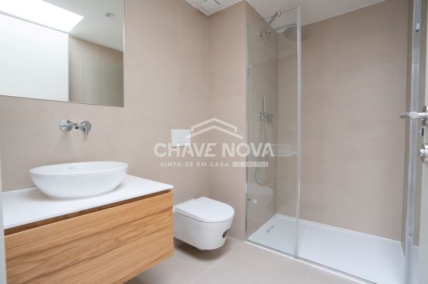 Vila T1 com jardim Em Bonjardim 
