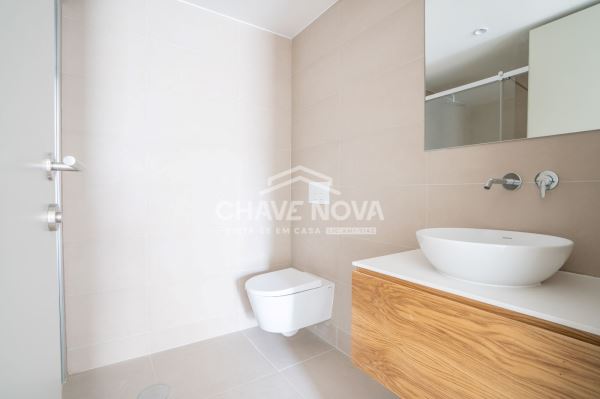 Apartamento novo T2 Duplex  em Bonjardim 