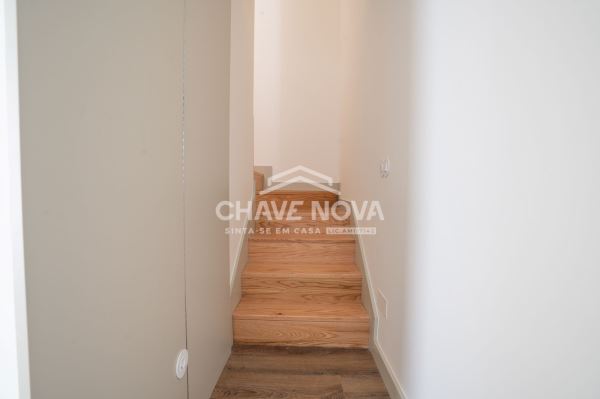 Apartamento novo T2 Duplex  em Bonjardim 