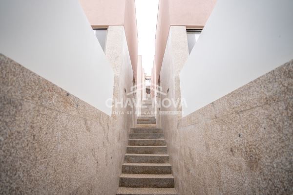 Apartamento novo T2 Duplex  em Bonjardim 