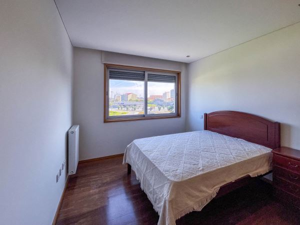 T3 Duplex Moderno com Suíte, Garagem e Excelente Localização!