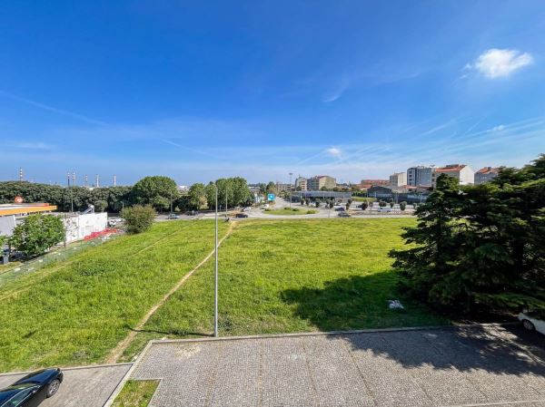 T3 Duplex Moderno com Suíte, Garagem e Excelente Localização!