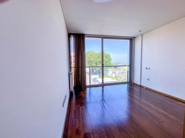 T3 Duplex Moderno com Suíte, Garagem e Excelente Localização!