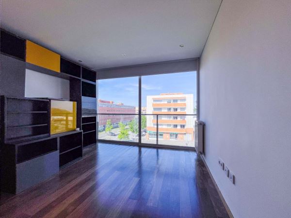 T3 Duplex Moderno com Suíte, Garagem e Excelente Localização!