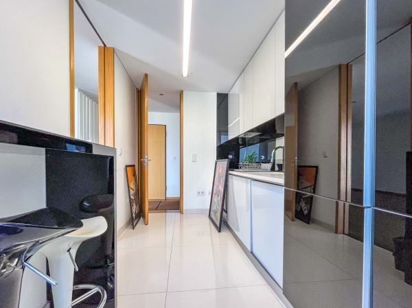 T3 Duplex Moderno com Suíte, Garagem e Excelente Localização!