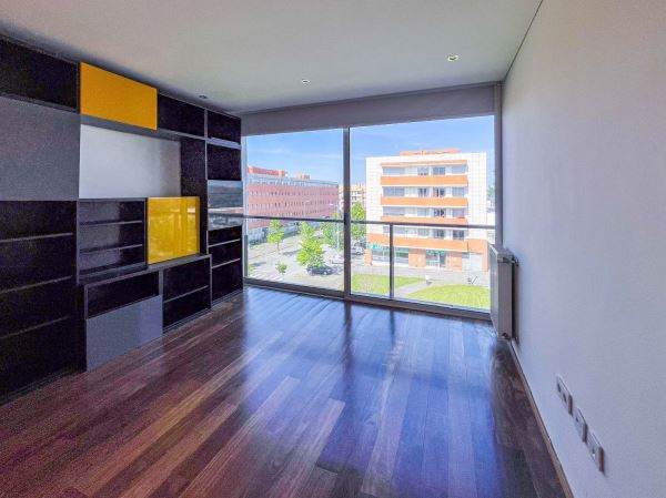 T3 Duplex Moderno com Suíte, Garagem e Excelente Localização!