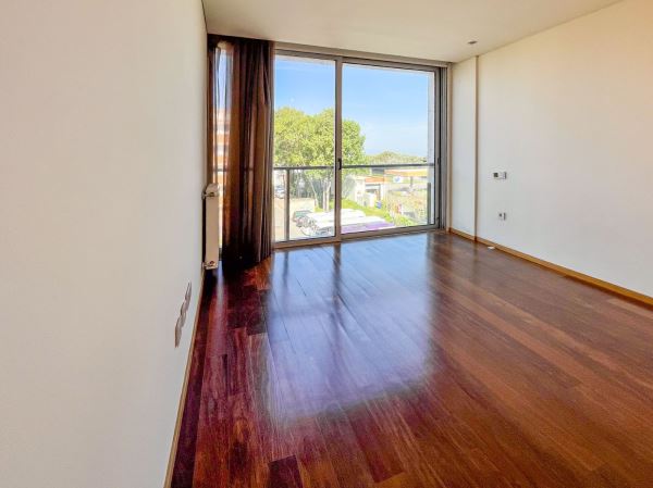 T3 Duplex Moderno com Suíte, Garagem e Excelente Localização!
