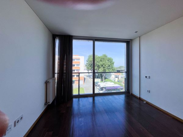 T3 Duplex Moderno com Suíte, Garagem e Excelente Localização!