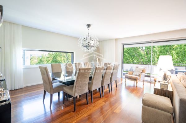 Apartamento T5 no Fluvial Lux Gardens – Porto