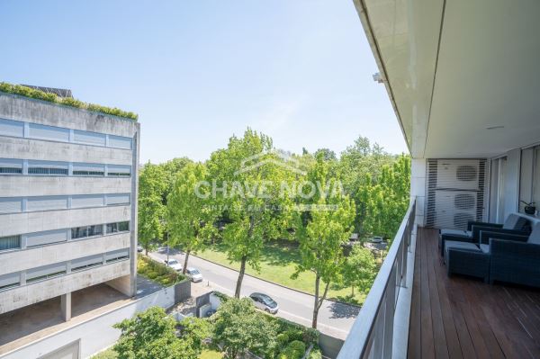Apartamento T5 no Fluvial Lux Gardens – Porto