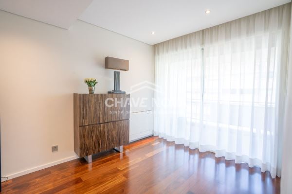 Apartamento T5 no Fluvial Lux Gardens – Porto