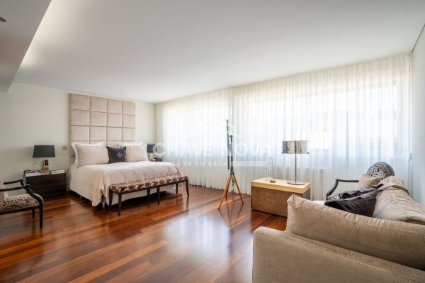 Apartamento T5 no Fluvial Lux Gardens – Porto