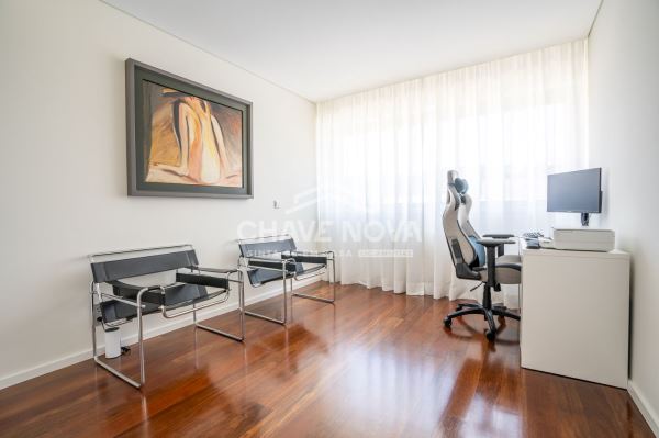 Apartamento T5 no Fluvial Lux Gardens – Porto