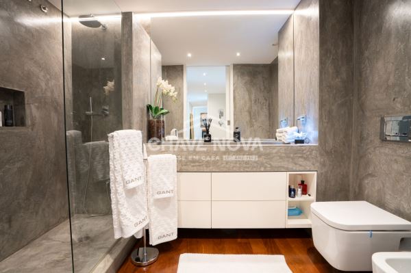 Apartamento T5 no Fluvial Lux Gardens – Porto