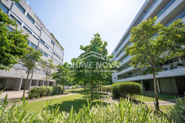 Apartamento T5 no Fluvial Lux Gardens – Porto