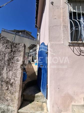 Moradia T1 em banda para recuperar no Bonfim 