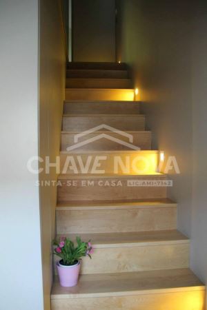 Arrendamento de Moradia V3 – Remodelada, com Terraço de 35m2, perto da Av. da Boavista, Porto