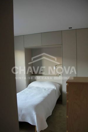 Arrendamento de Moradia V3 – Remodelada, com Terraço de 35m2, perto da Av. da Boavista, Porto