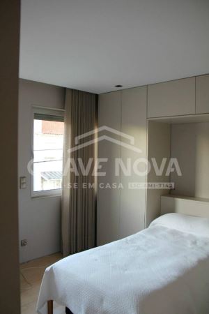 Arrendamento de Moradia V3 – Remodelada, com Terraço de 35m2, perto da Av. da Boavista, Porto